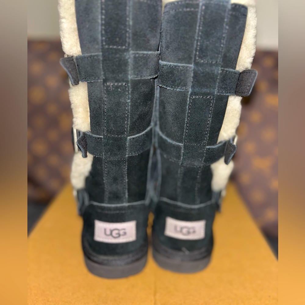UGG - Picture 4 of 10
